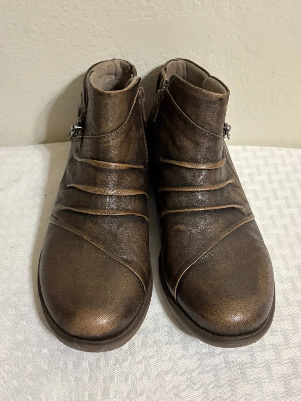 Earth Relief Pod Ronan Distressed Leather Ankle Booties Size 6.5